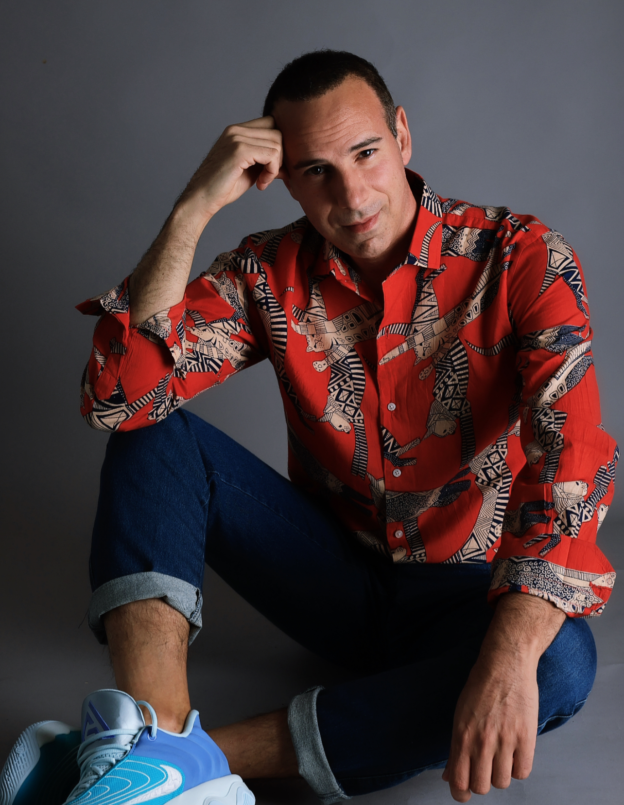 Discover Max Stanco's handcrafted Italian linen tailoring, featuring breathable, sustainable natural fabrics like premium linen and organic cotton blends. Each piece embodies timeless elegance, ethical craftsmanship, and regenerative luxury—perfect for effortless sophistication in everyday wear, from relaxed shirts and unstructured blazers to nature-inspired accessories, all made with care in historic Italian ateliers.